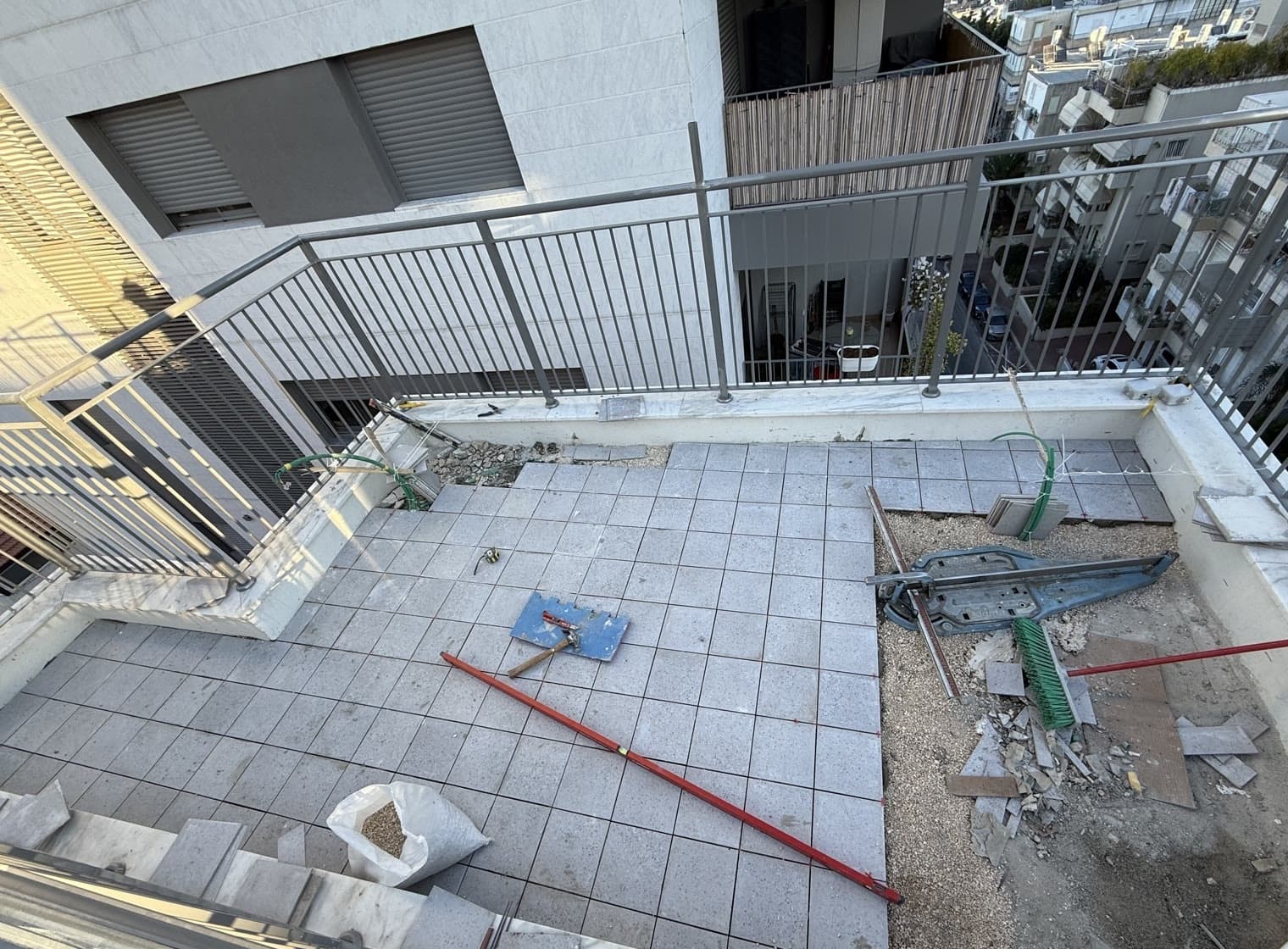 אינסטלציה, חשמל ואיטום